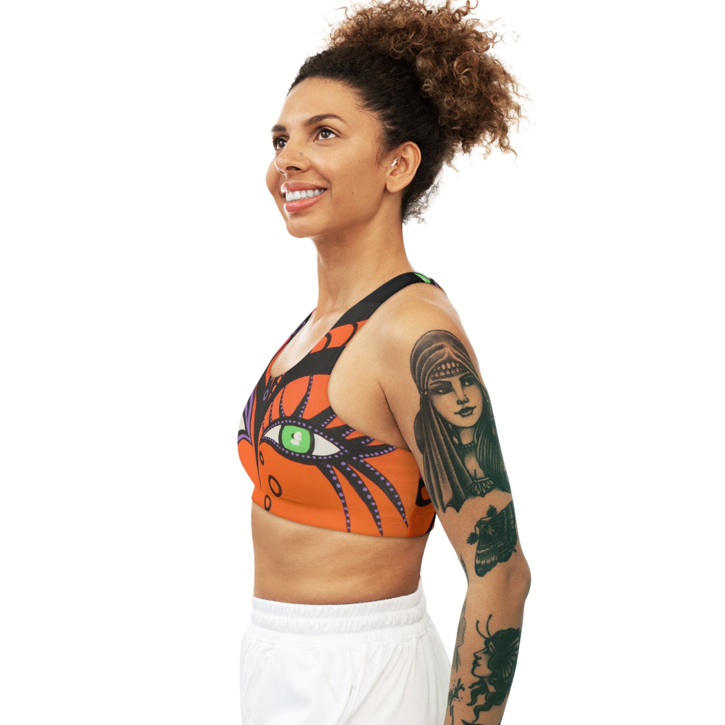 seitlich vordere Aufnahme eines Modells mit dem extravaganten Sports Bra - Woman of Lust der Marke ZeniArt
