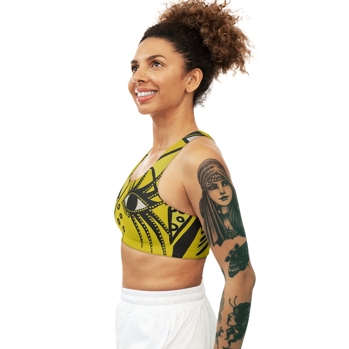 seitliche Ansicht des außergewöhnlichen nahtlosen Sports Bra - Cheetah Woman von ZeniArt