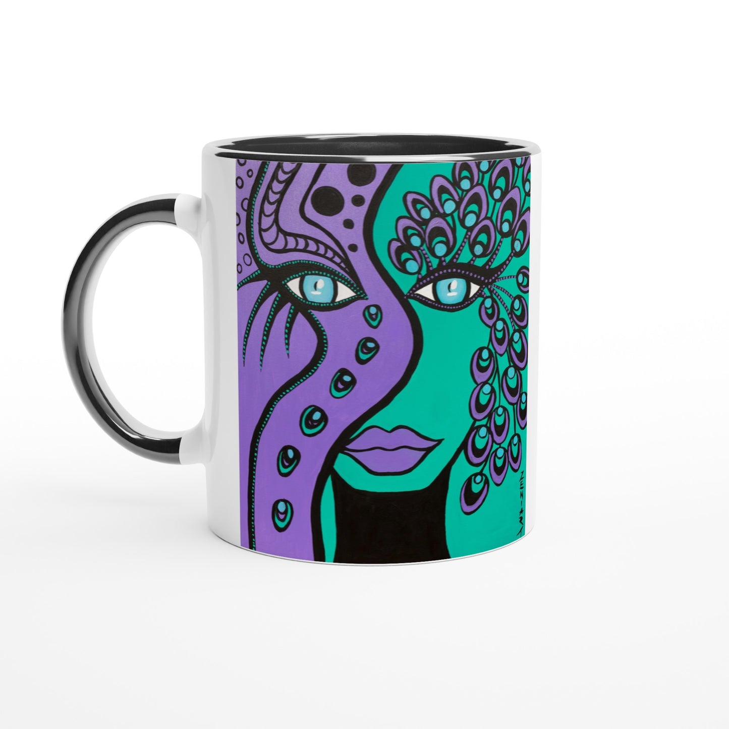 Aufnahme der linken Seite eines ZeniArts Keramikbecher mit dem Motiv Peacock Woman