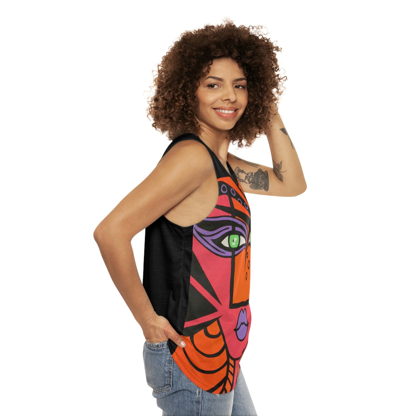 seitliche Sicht auf ein Modell welches ein Tank Top mit dem Motiv Woman of Lust von ZeniArt trägt