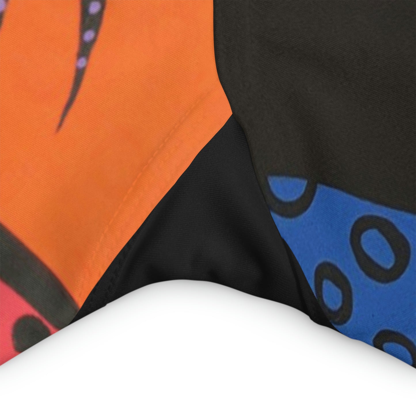 Aufnahme des Zwickeleinsatzes einer Yogashorts der Marke ZeniArt, sowie deren an das Design angepasste Nahtfadenfarbe