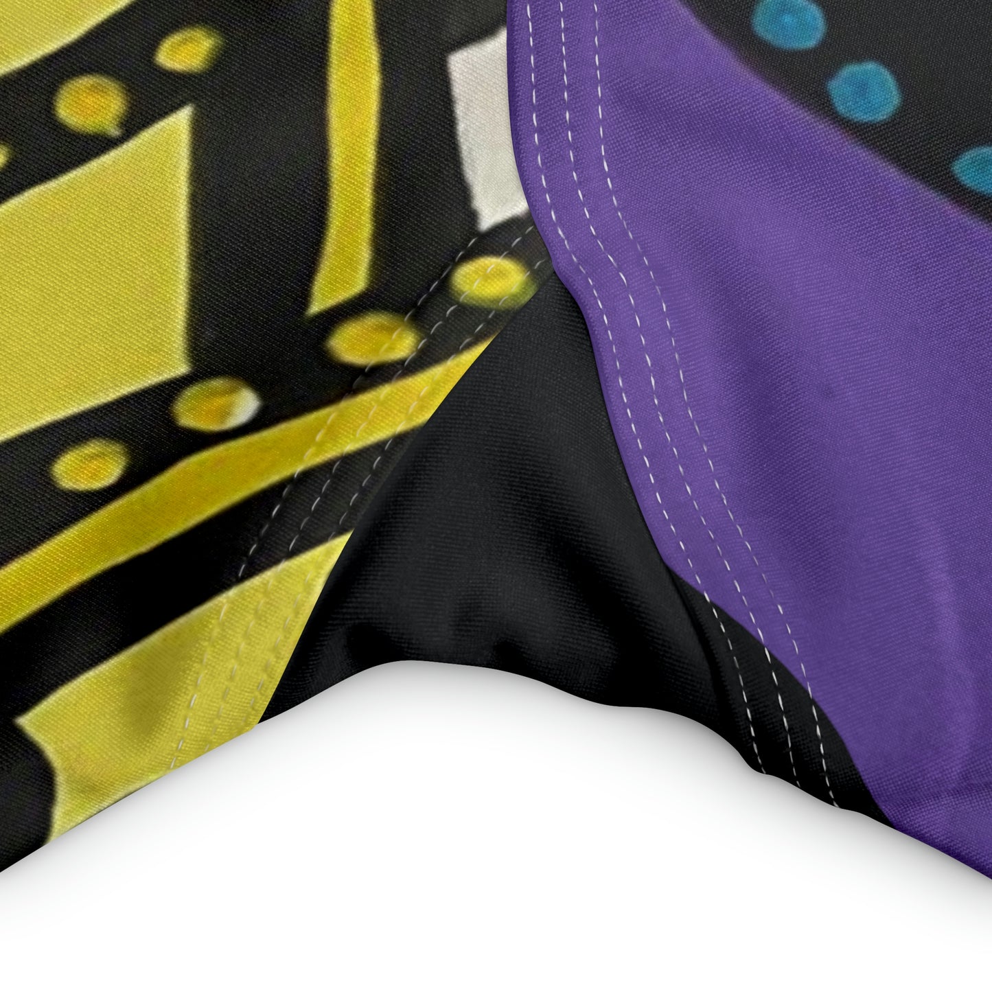 Makroaufnahme der Nähte einer Yoga Capri Leggings der Marke ZeniArt