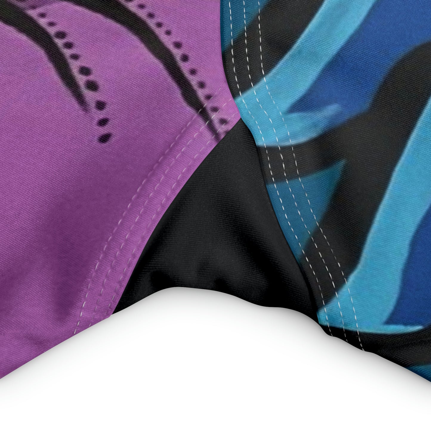 Nahaufnahme der Nähte der ausgefallenen Yoga Capri Leggings Blue Owl Woman / Purple Butterfly Woman