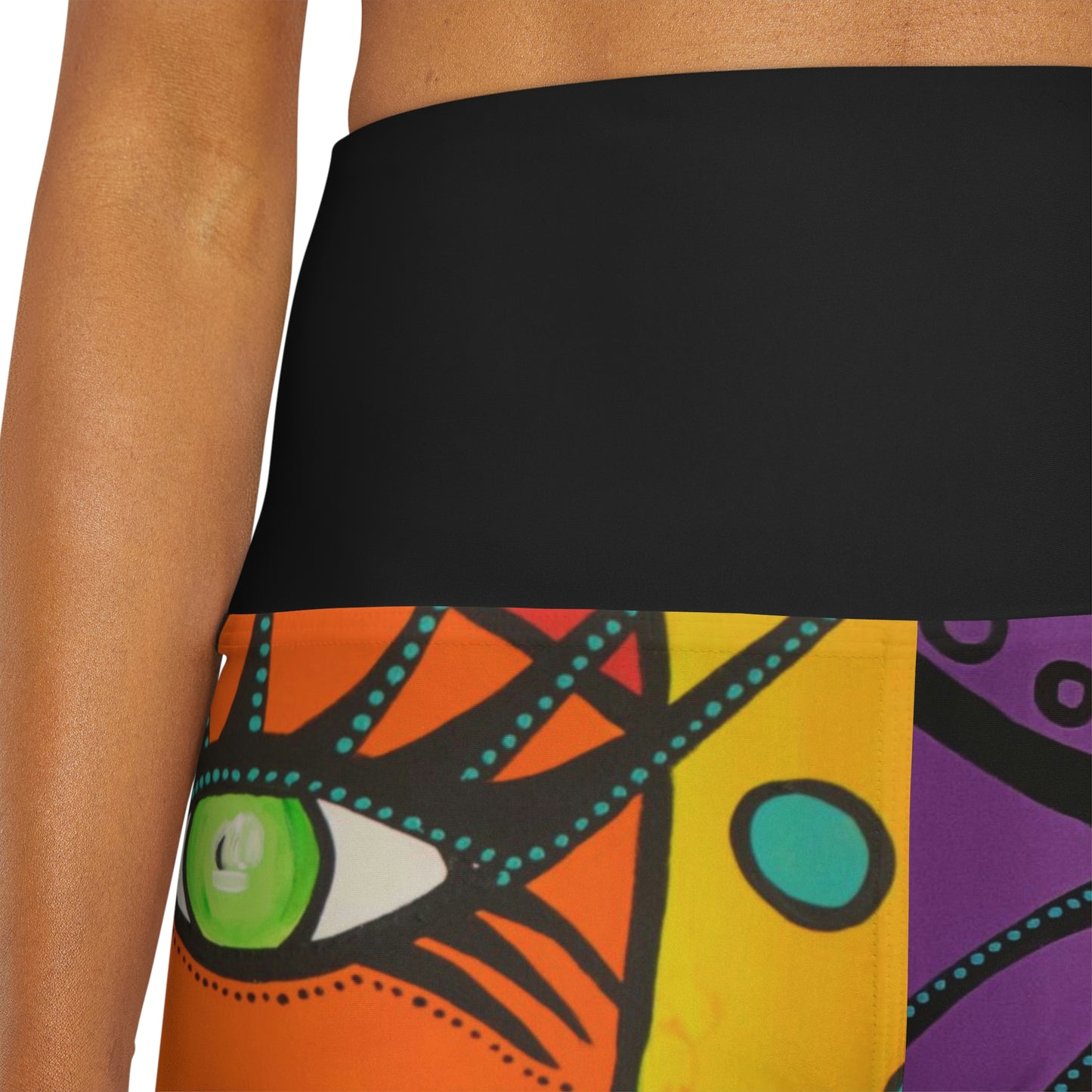 Aufnahme des doppellagigen Bund mit bequemem, verstecktem Gummizug, einer Yoga Short der Marke ZeniArt