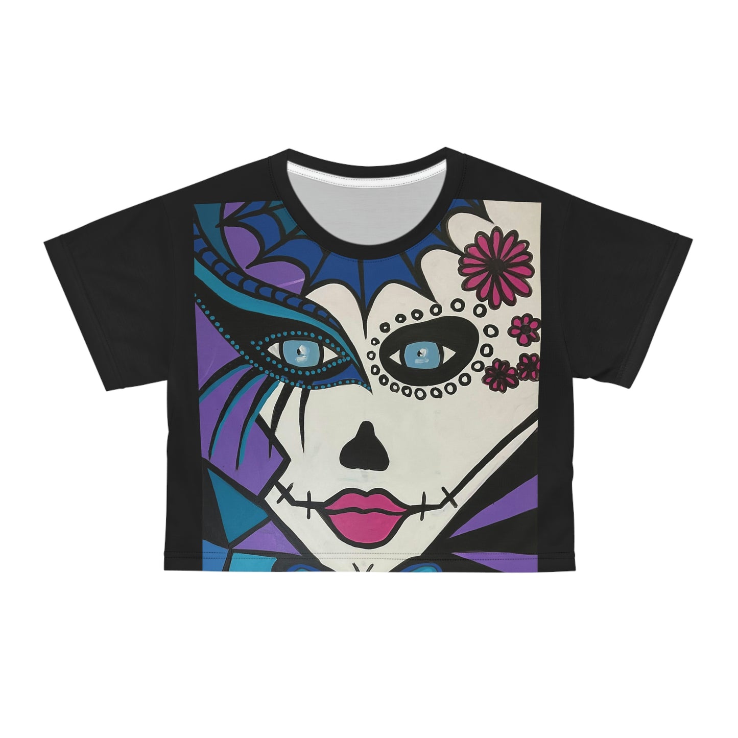 2D vorderansicht des Crop top "Mictecacihatl Woman" von ZeniArt. Gut zu sehen ist das ausgefallene Motiv sowie der Rippenstrickkragen mit Naht - macht den Kragen hochelastisch und formstabil