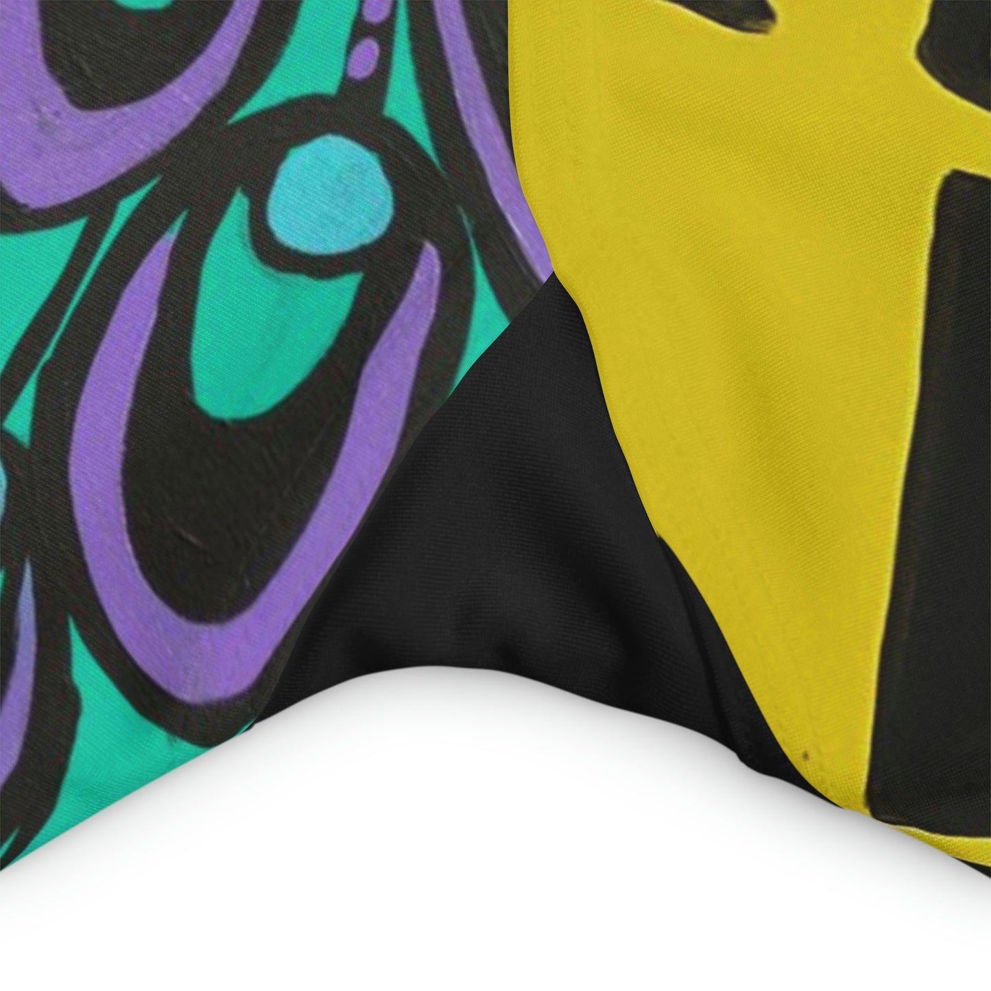 Zwickeleinsatz und die den Design angepassten Nähte derYoga Shorts mit hoher Taile Motiv Cheetah und Peacock Woman in Nahaufnahme