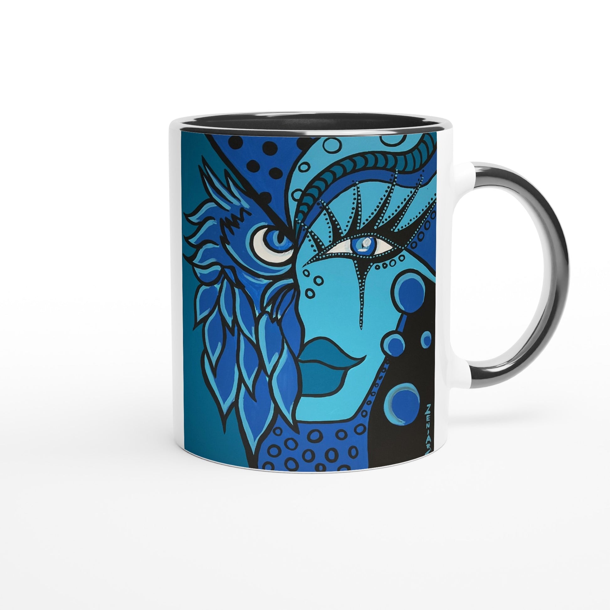 Aufnahme der rechten Becherseite mit dem Motive Blue Owl Woman mit schwarzem Henkel