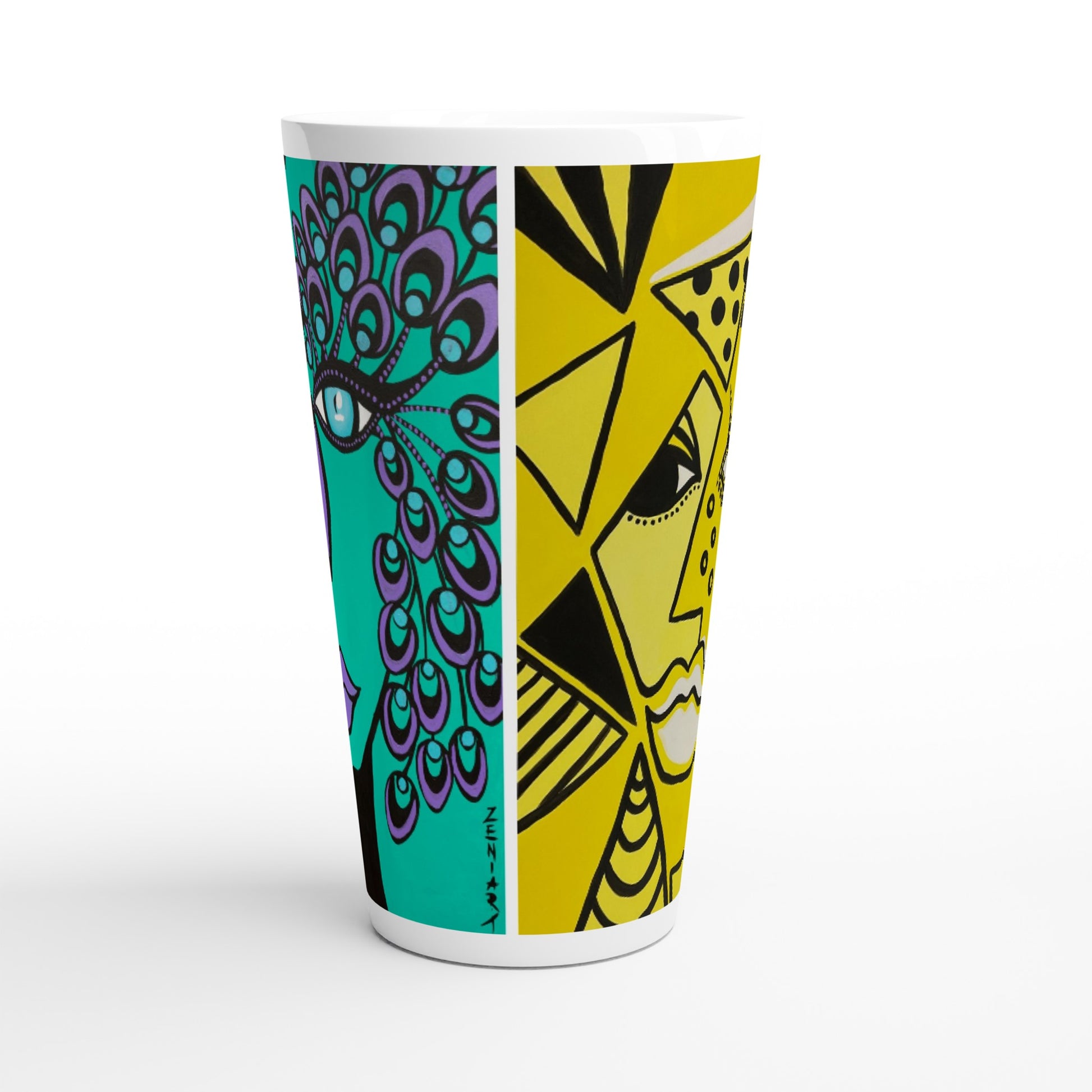frontal Aufnahme einer Latte Tasse der Marke ZeniArt, das linke und das rechte Motiv sind mit einem Abstand zueinander zur Hälfte zu sehen