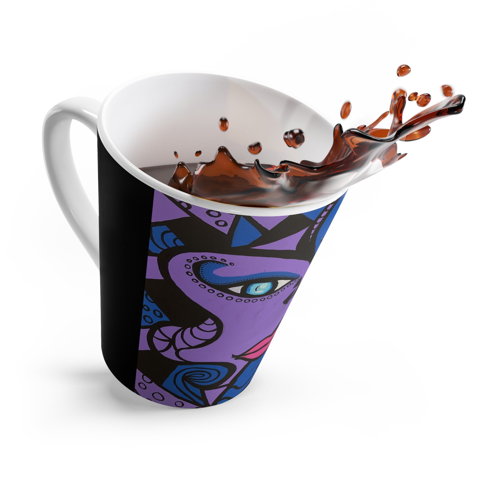 rechte Frontseite des Latte Bechers  Corbra Woman von ZeniArt mit Blick in die Tasse