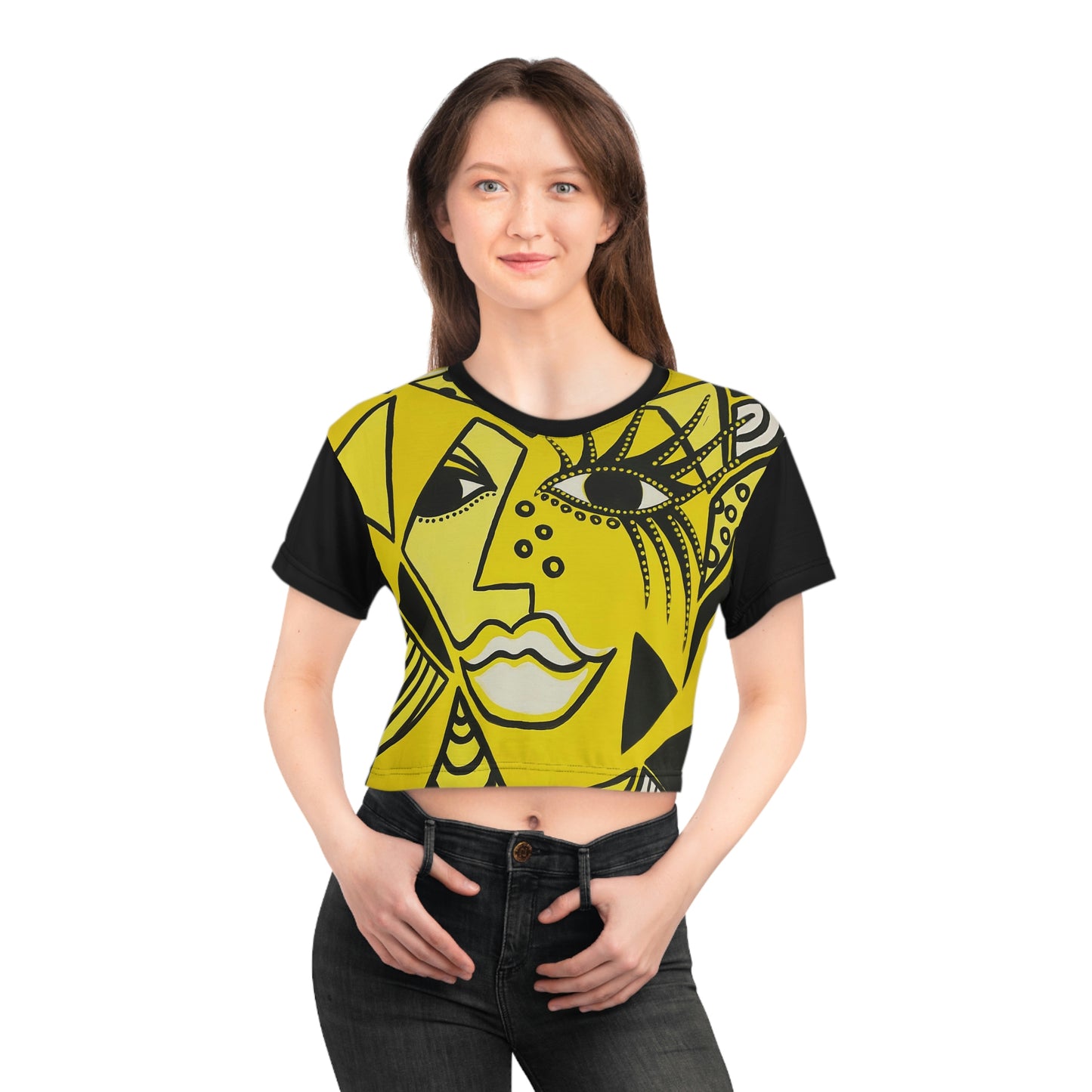 ausgefallenens Design,  feminin und modisch, das Crop top Cheetah Woman von der Marke ZeniArt. Hier von einer divenhaften jungen Frau präsentiert