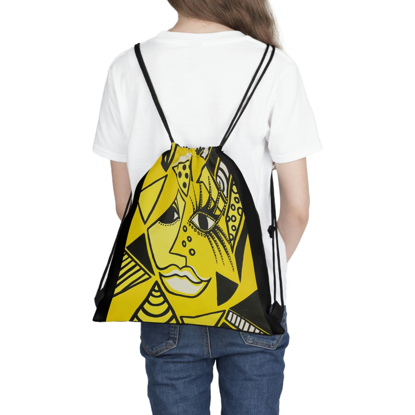 ein Model trägt die Cheetah Woman Tasche von ZeniArt mit den Kordeln auf den Rücken
