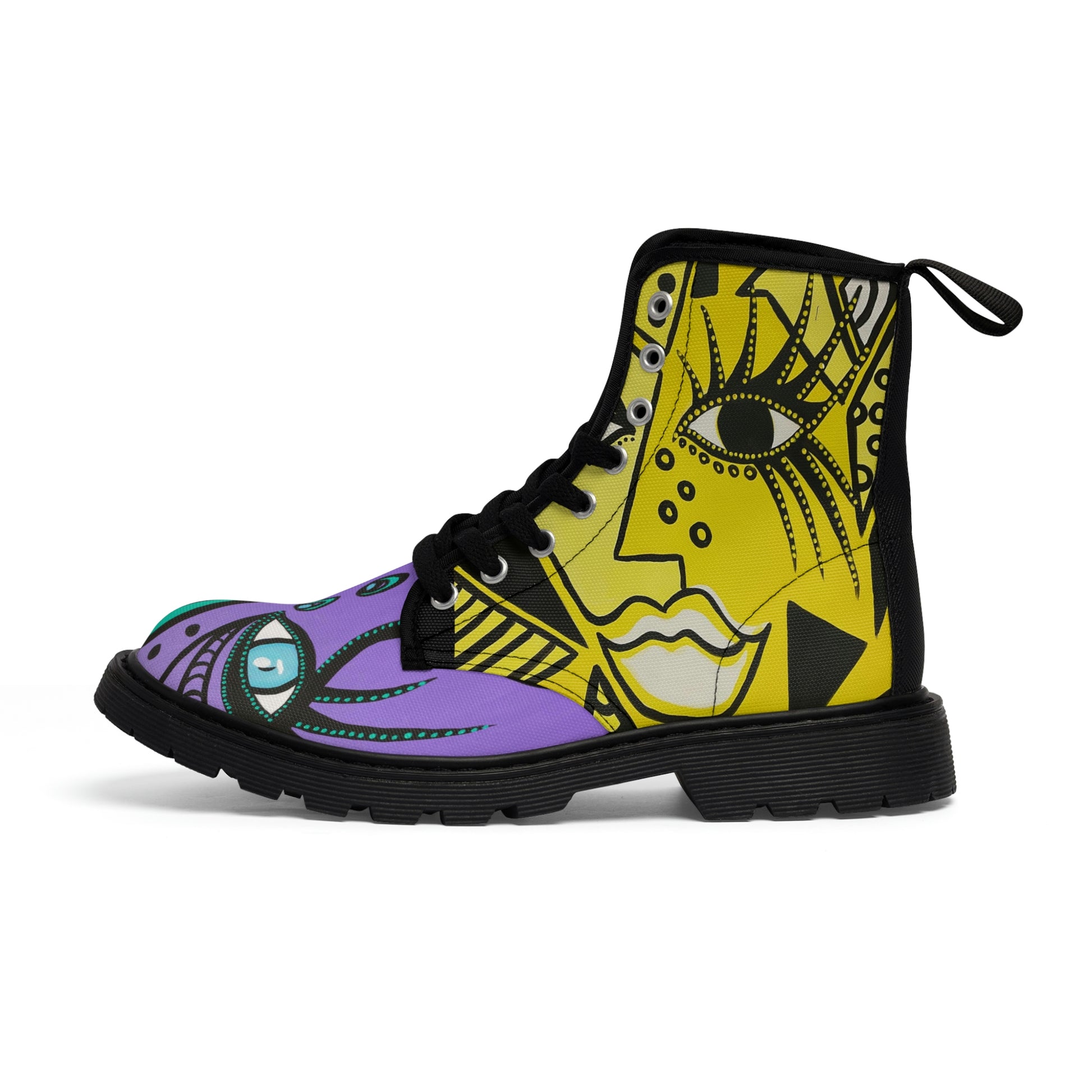 Aufnahme einer linken Außenseite eines Damenboots der Marke ZeniArt mit dem Motiv Cheetah Woman am Schuhhals und Peacok Woman auf dem Fußschaft